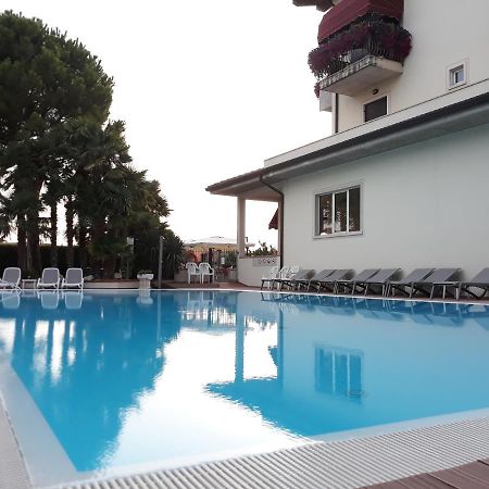 לאזיסה Hotel Da Roberto מראה חיצוני תמונה
