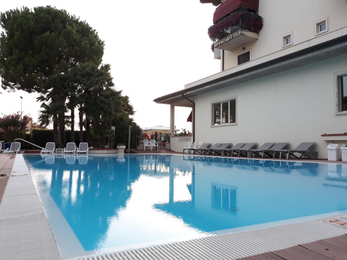 לאזיסה Hotel Da Roberto מראה חיצוני תמונה