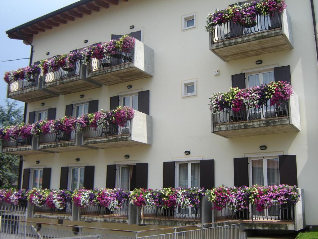 לאזיסה Hotel Da Roberto מראה חיצוני תמונה