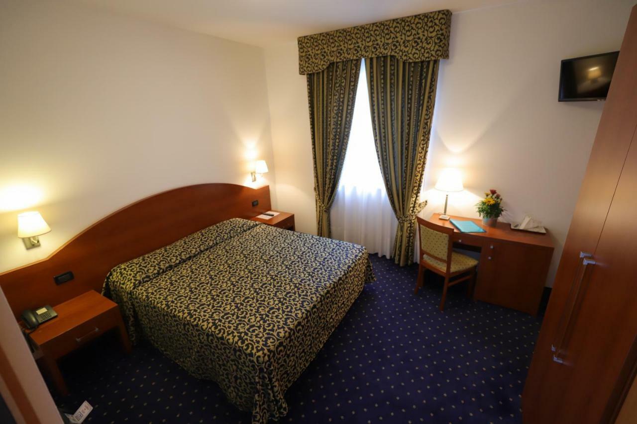 לאזיסה Hotel Da Roberto מראה חיצוני תמונה
