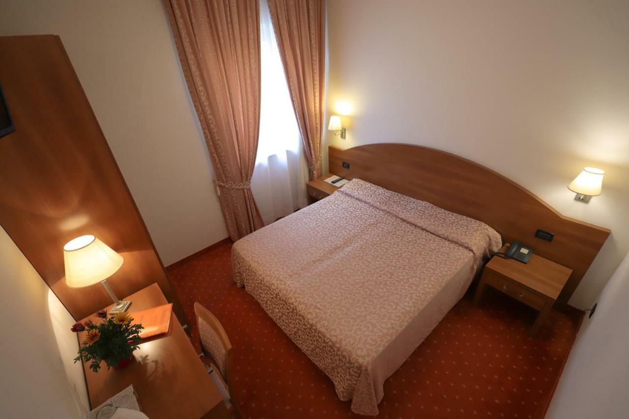 לאזיסה Hotel Da Roberto מראה חיצוני תמונה