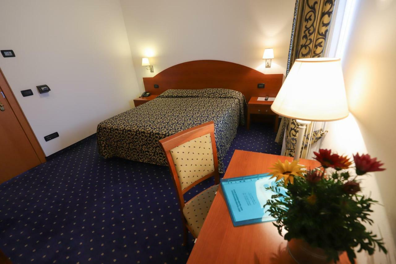 לאזיסה Hotel Da Roberto מראה חיצוני תמונה