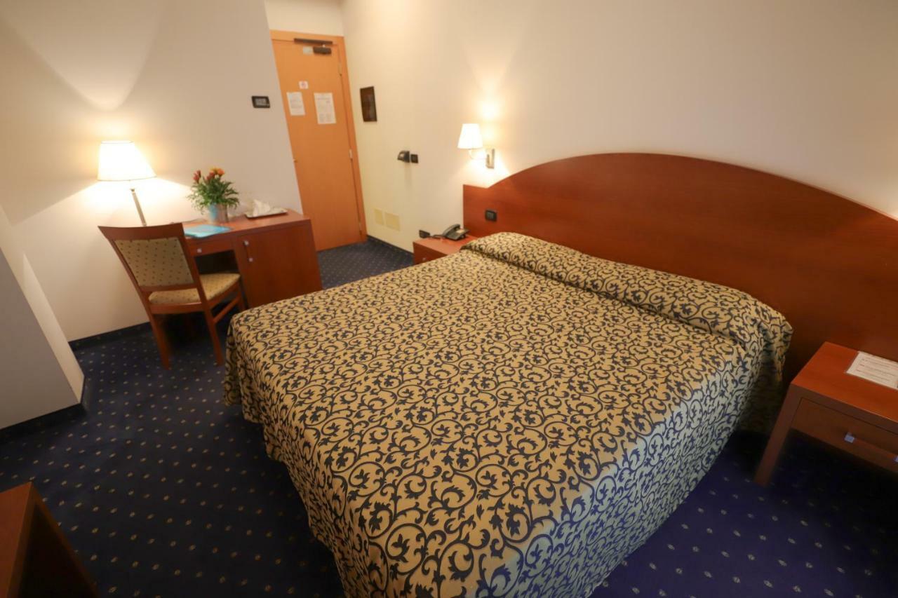 לאזיסה Hotel Da Roberto מראה חיצוני תמונה
