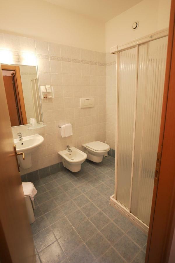 לאזיסה Hotel Da Roberto מראה חיצוני תמונה