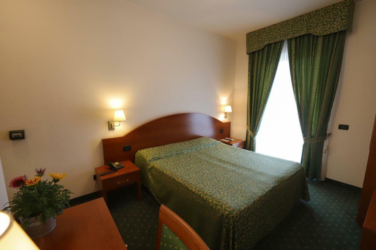 לאזיסה Hotel Da Roberto מראה חיצוני תמונה