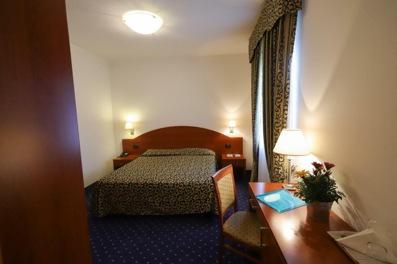 לאזיסה Hotel Da Roberto מראה חיצוני תמונה