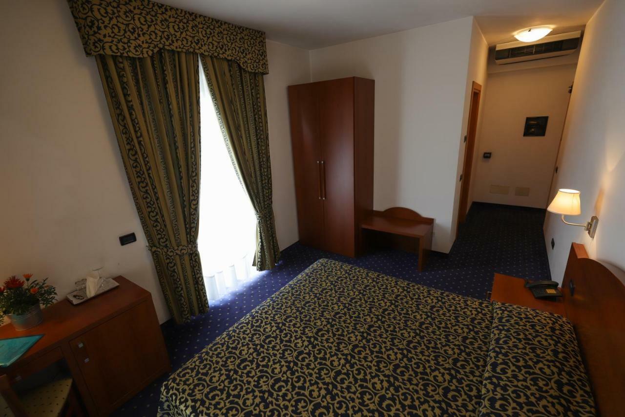 לאזיסה Hotel Da Roberto מראה חיצוני תמונה