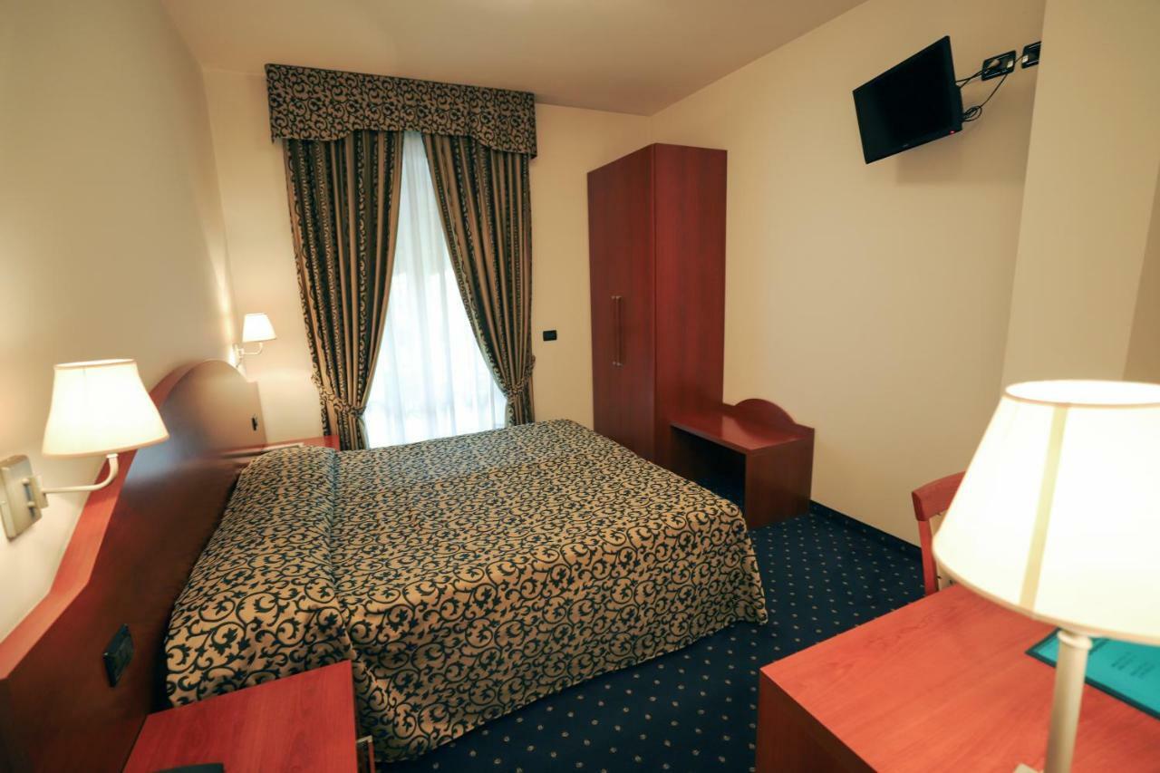 לאזיסה Hotel Da Roberto מראה חיצוני תמונה